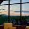 Ridgeline Retreat - beautiful getaway with views - Eureka