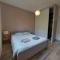 A 200 mètres du lac dAnnecy, spacieux appartement 3 chambres avec terrasse et jardin