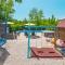 Nice Home In Snasici With Jacuzzi - Mali Turini