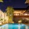 Villa Innerbloom stylish 2BR with large pool & garden - Canggu