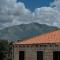 Dawn & Dusk - Modern Two Bedroom Apartment with Mountain Views