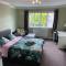 Harrow Town Centre 3 Bed Flat - Sleep up to 5 people, close to London Underground - Harrow