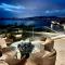 Luxurious 2-Bed Seaside Apartment in Saronida