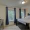 Lazy Bear-HotTub, Pet Friendly, Private home just 15 minutes to Asheville..