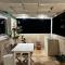 Luxurious 2-Bed Seaside Apartment in Saronida - 萨罗尼扎
