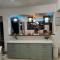 Luxurious 2-Bed Seaside Apartment in Saronida - 萨罗尼扎