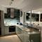 Luxurious 2-Bed Seaside Apartment in Saronida