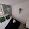 Two Bedroom Mansion House Apartment By AZ Luxury Stays Newmarket With Parking And WiFi
