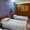 Mauras Tropical Mini Hostel & Tours