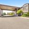 Days Inn & Suites by Wyndham Roseville/Detroit Area
