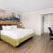 Days Inn & Suites by Wyndham Roseville/Detroit Area