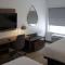 La Quinta Inn & Suites by Wyndham Manchester - Arnold AFB