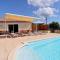 Gîte myosotis Piscine Privée 4 Chambres