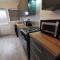 Spacious & comfy 4 bed house, 6 Beds, Free Private Parking & Wifi
