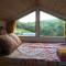 Tree house and shepherds hut - 阿什伯顿