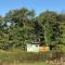 Tree house and shepherds hut & Hot Tub