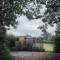 Secluded Shepherds Hut, with a view and hot tub - 阿什伯顿