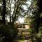 Secluded Shepherds Hut, with a view and hot tub - 阿什伯顿