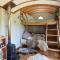 Secluded Shepherds Hut, with a view and hot tub - 阿什伯顿