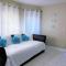 CasaAzul-2605B-Beach & Pleasure Pier a block away with EV Tesla - 加尔维斯敦