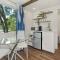 The Tiny 'Tainer - Tiny Container Home w. Hot Tub! - وذرفورد