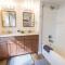Luxurious Historic Renovated Bungalow DT Rapid City with Private Patio