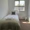 Large 2 Bedroom Marina View Apartment - Hemel Hempstead