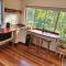 Deluxe Studio with Forest Views, Noosa Hinterland - Doonan