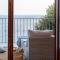 Villa Patty with infinity pool in front of the sea, parking and wifi