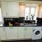Cloudstays Birmingham Luxury Townhouse 2 lakes sleeps upto 8 Free Parking & WIFI
