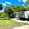 Lake front RV experience close to port Canaveral and Kennedy space center - 泰特斯维尔