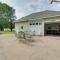 Pet-Friendly Home Patio and Yard in Sheldon