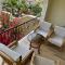 Seaview apartment with roof terrace
