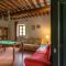 Experience the charm of Tenuta Le Caselle, a cozy farmhouse surrounded by nature and comfort!