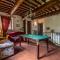 Experience the charm of Tenuta Le Caselle, a cozy farmhouse surrounded by nature and comfort!