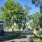1908 Modern Farmhouse on large private treed lot - شاوني