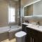 Stylish Central Apartment with Parking & Lift