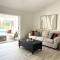 Beautiful Spacious Home! Close to Beaches - HEATED Private Pool - إنغلوود
