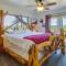 2 Mi to Show Low Lake Scenic Cabin with Balcony
