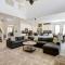 Pool, Fire Pit and Grill Goodyear Home! - غوديير