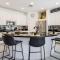 Pool, Fire Pit and Grill Goodyear Home! - غوديير