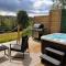 River Huts, Highland River Retreat with Hot Tub - Inverness