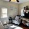 Cheerful pet-friendly bungalow right in town