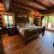 WML stunning log home in Bretton Woods, AC, 2-person Jacuzzi, indoor and outdoor fireplaces, & more!