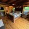 WML stunning log home in Bretton Woods, AC, 2-person Jacuzzi, indoor and outdoor fireplaces, & more!