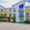 Riverside Apartment with Parking 1 Mile from Town Centre