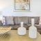 LakeView Penthouse Elegance condo