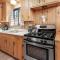 The Sugar Loft - Cozy cabin located in one of the quietest neighborhoods! Relax and recharge!