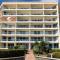 Beachpoint, 401
