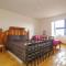 Lavish 2 bed sleeps 5 near Lanark - Carstairs